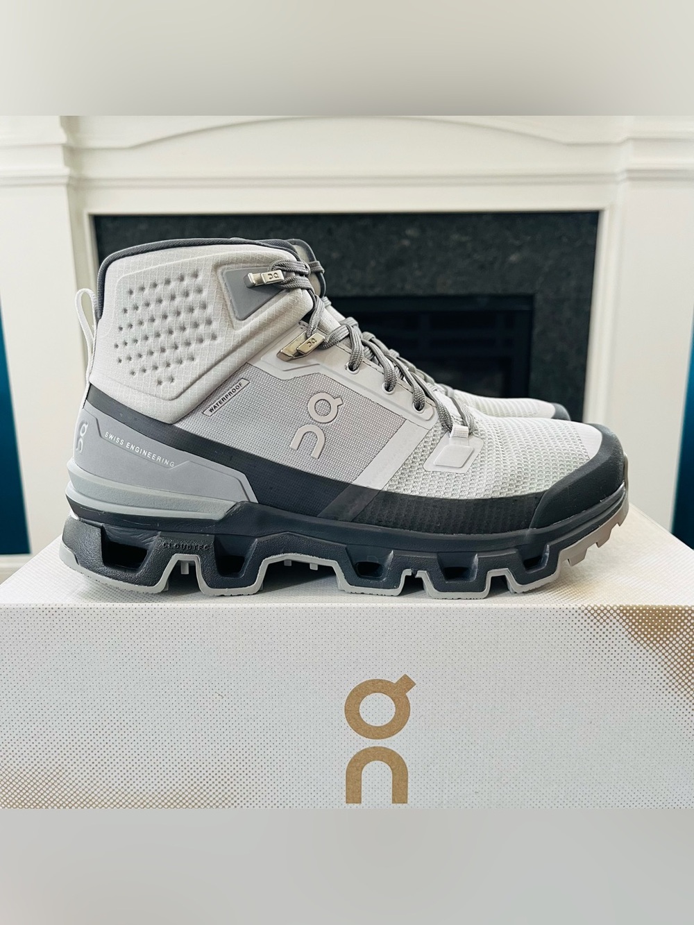 Sz 7 On Cloudrock 2 Waterproof Women's Hiking Shoes Glacier/Eclipse 63.98608